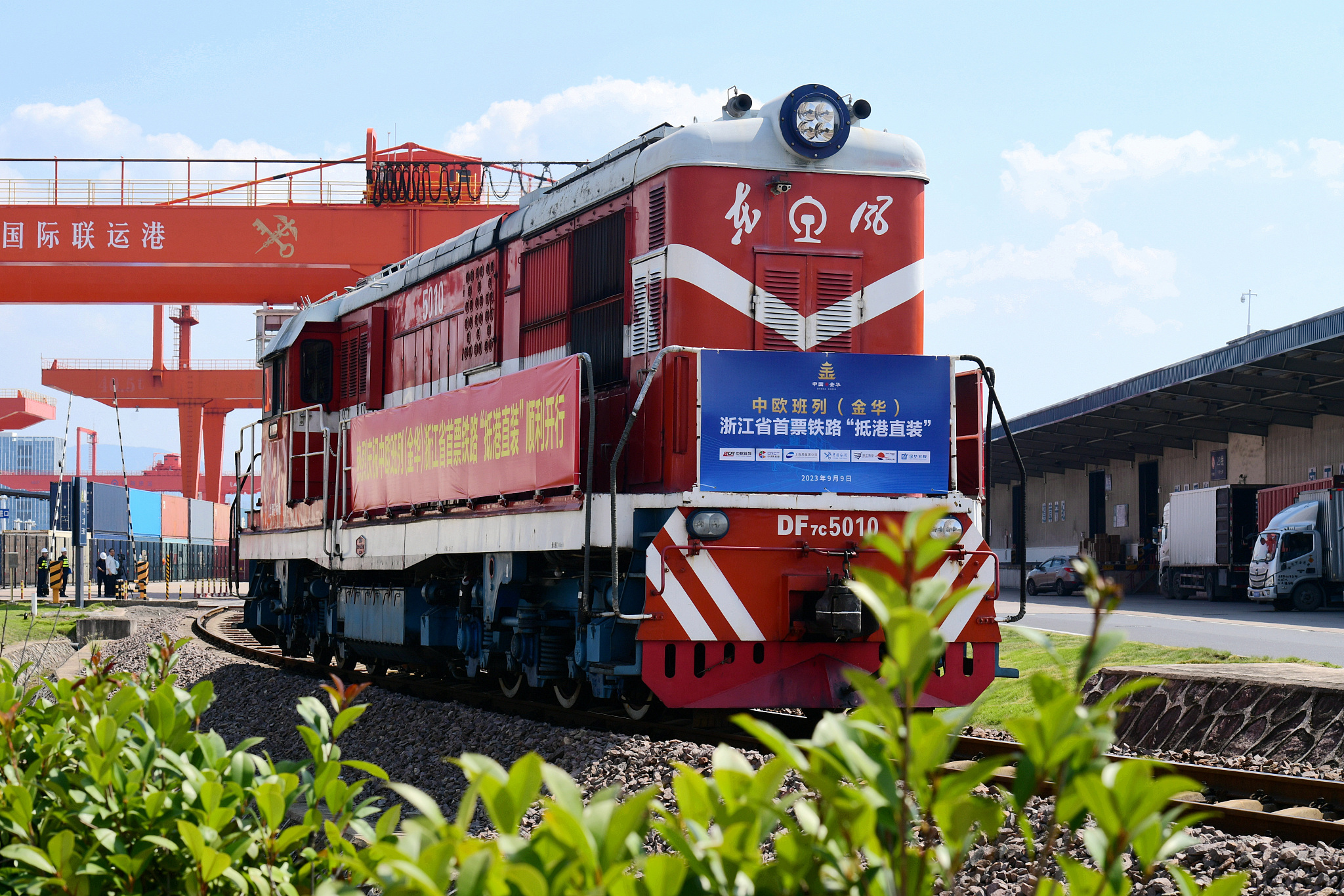 2025澳门跟香港管家婆100%精准一肖三码中特，词语释义、解释与落实